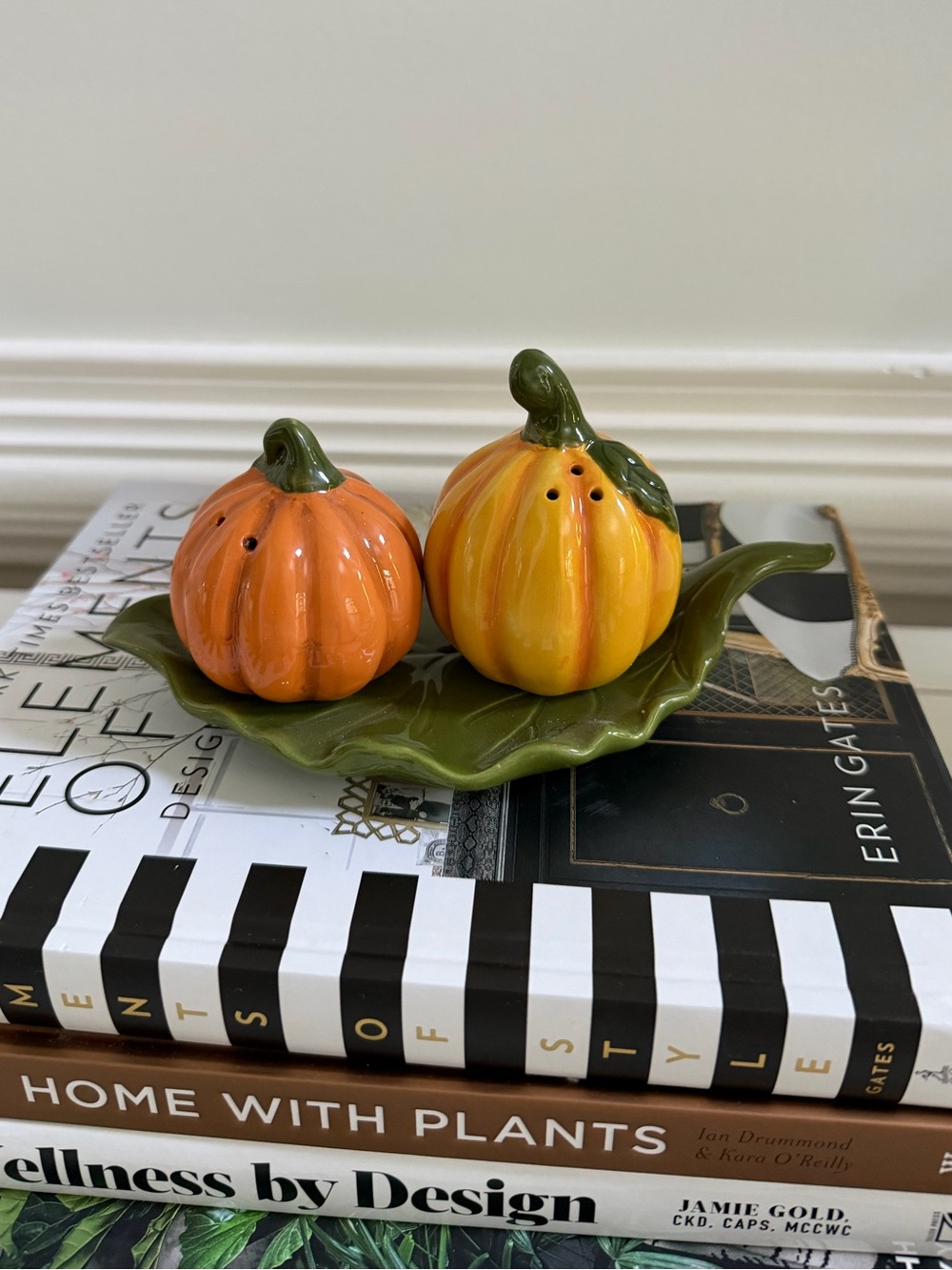 The Cracker Barrel Pumpkin Stoneware Salt & Pepper Shakers with Leaf Base